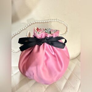 Gucci beauty Elegant Pink Satin Drawstring Bag with Pearl Strap